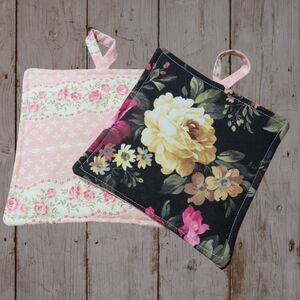 Handmade Potholder, Set of 2, Reversible Christmas Pink Roses and Yellow Roses